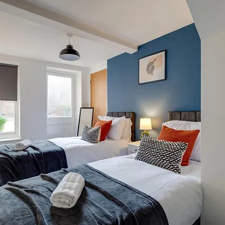 Queens Cabin - Near South Bay Beach アパート スカーバラ