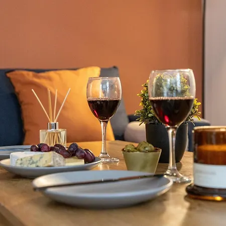 Queens Cabin - Near South Bay Beach Scarborough